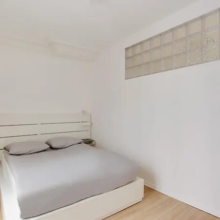 Flex Living - Whole House - Claude Bernard アパート