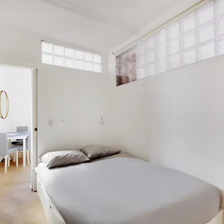 Flex Living - Whole House - Claude Bernard アパート *